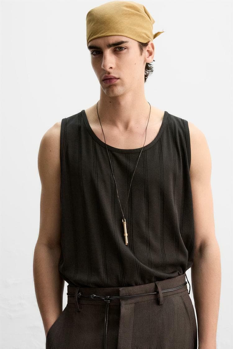 T-SHIRT HUNK