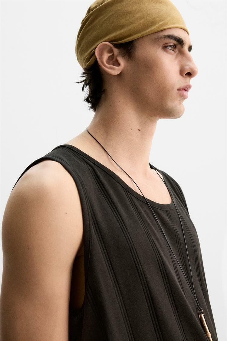 T-SHIRT HUNK