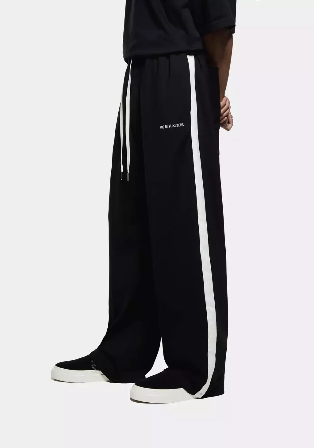 WIDE FIT POLY